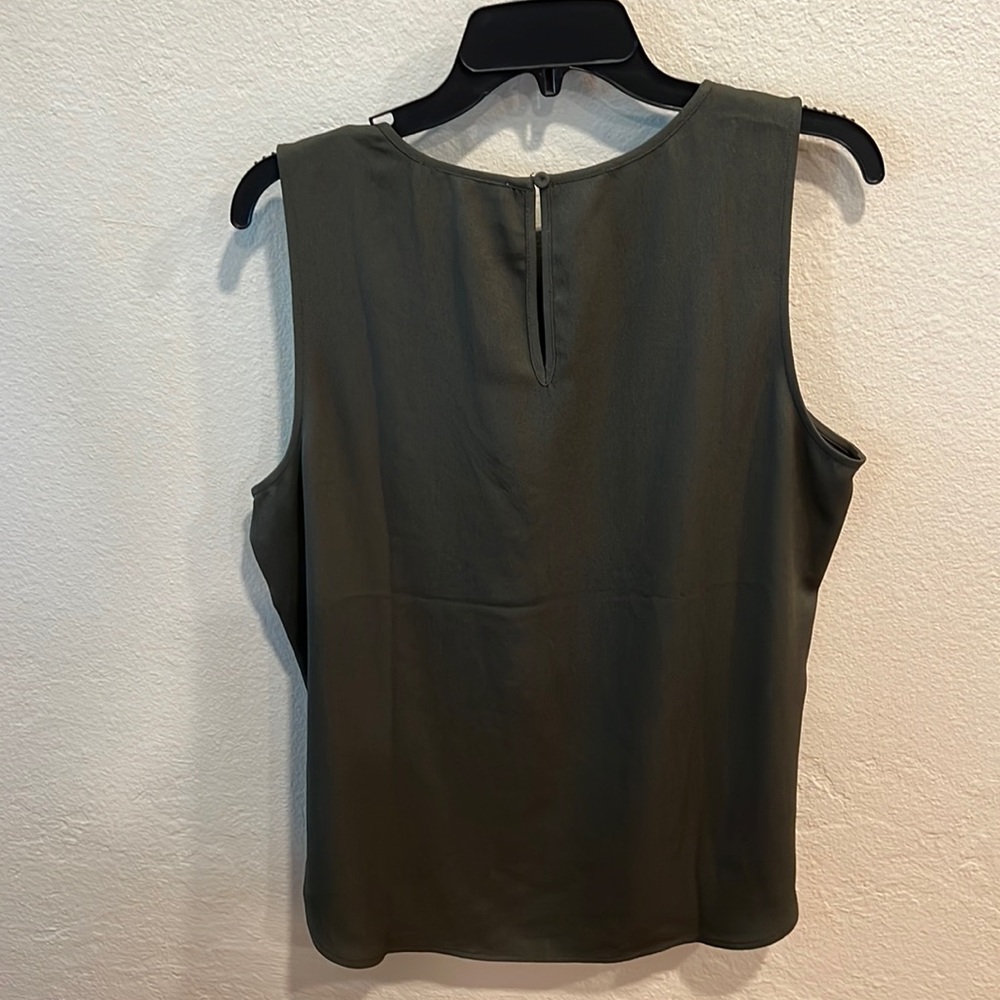 DR2 Large Sleeveless blouse - Olive - 100% Polyester - NWOT - Picture 2 of 4